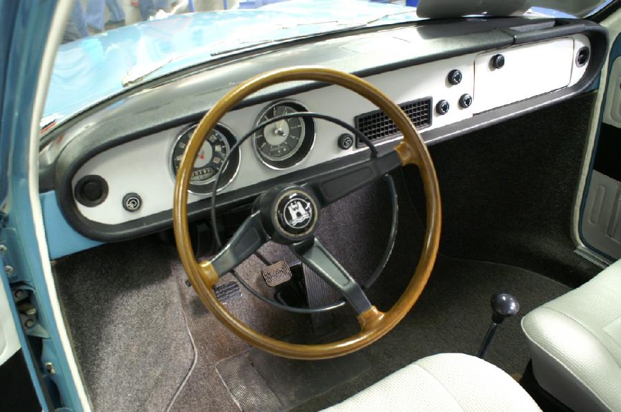 EA 142/411 notchback: dashboard